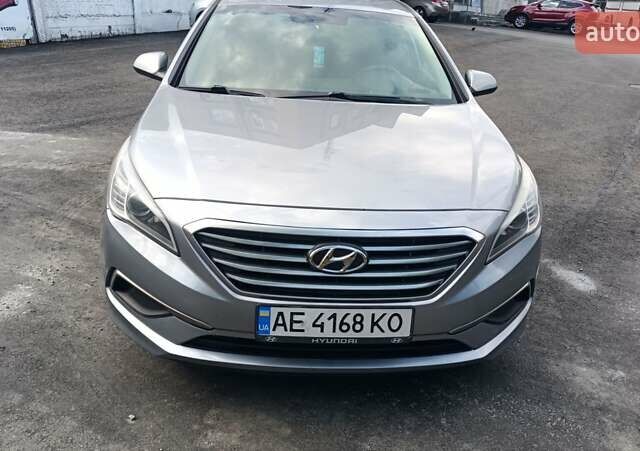 Серый Хендай Соната, объемом двигателя 2.4 л и пробегом 190 тыс. км за 10000 $, фото 3 на Automoto.ua