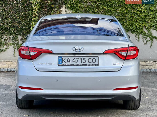 Серый Хендай Соната, объемом двигателя 2 л и пробегом 350 тыс. км за 8700 $, фото 12 на Automoto.ua