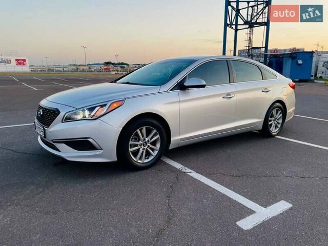 Серый Хендай Соната, объемом двигателя 2.36 л и пробегом 205 тыс. км за 8900 $, фото 1 на Automoto.ua