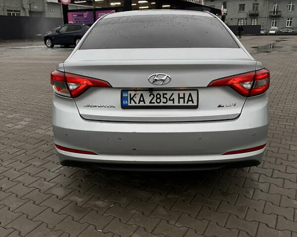 Серый Хендай Соната, объемом двигателя 2 л и пробегом 290 тыс. км за 8900 $, фото 8 на Automoto.ua