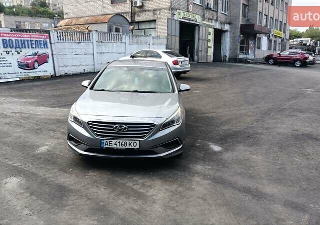 Серый Хендай Соната, объемом двигателя 2.4 л и пробегом 190 тыс. км за 10000 $, фото 18 на Automoto.ua