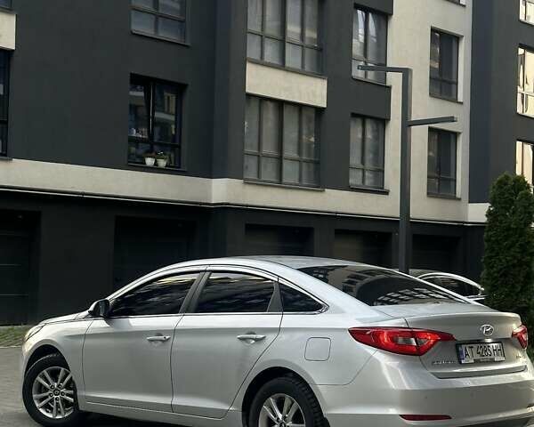 Серый Хендай Соната, объемом двигателя 2 л и пробегом 381 тыс. км за 8300 $, фото 6 на Automoto.ua