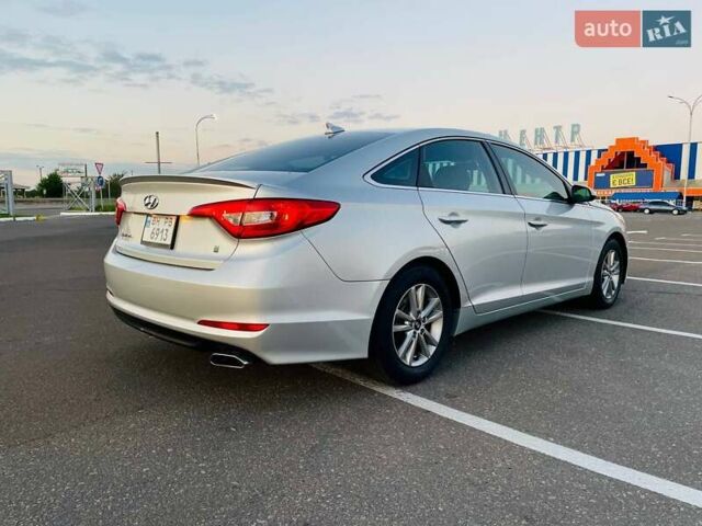 Серый Хендай Соната, объемом двигателя 2.36 л и пробегом 205 тыс. км за 8900 $, фото 3 на Automoto.ua