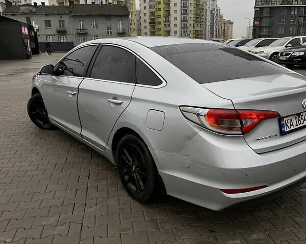 Серый Хендай Соната, объемом двигателя 2 л и пробегом 290 тыс. км за 8900 $, фото 7 на Automoto.ua