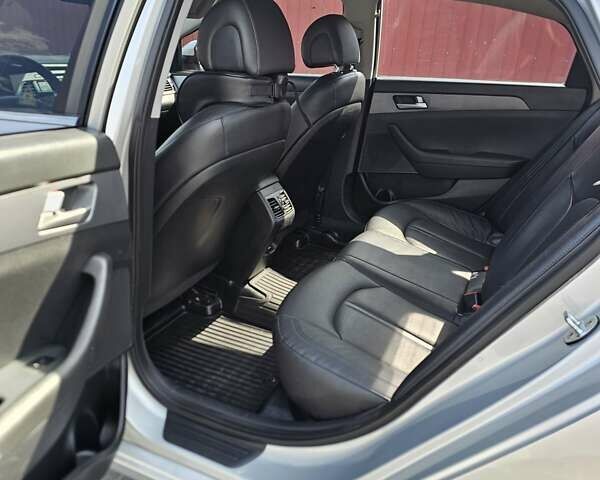 Сірий Хендай Соната, об'ємом двигуна 2 л та пробігом 380 тис. км за 10500 $, фото 19 на Automoto.ua