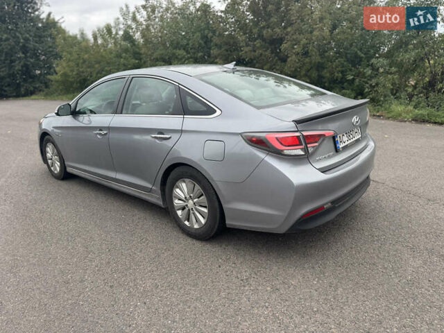 Серый Хендай Соната, объемом двигателя 2 л и пробегом 125 тыс. км за 11500 $, фото 1 на Automoto.ua