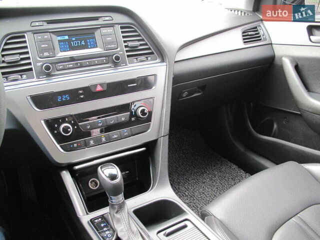 Сірий Хендай Соната, об'ємом двигуна 2 л та пробігом 265 тис. км за 10500 $, фото 65 на Automoto.ua