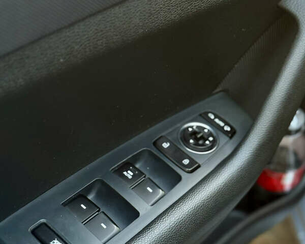 Серый Хендай Соната, объемом двигателя 2 л и пробегом 169 тыс. км за 11700 $, фото 12 на Automoto.ua