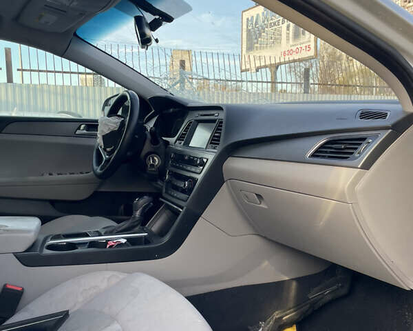 Сірий Хендай Соната, об'ємом двигуна 2.36 л та пробігом 97 тис. км за 3700 $, фото 10 на Automoto.ua