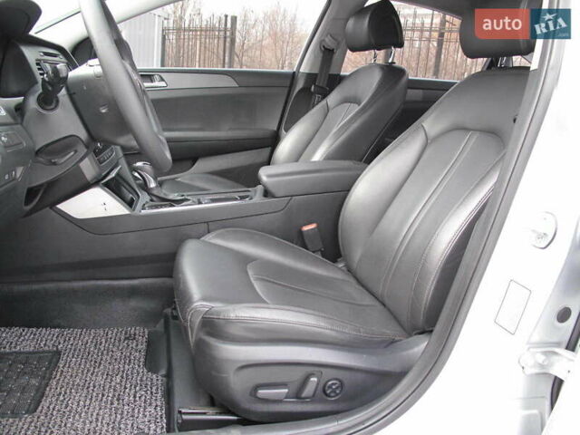 Сірий Хендай Соната, об'ємом двигуна 2 л та пробігом 265 тис. км за 10500 $, фото 25 на Automoto.ua