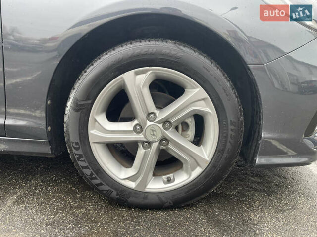 Серый Хендай Соната, объемом двигателя 2 л и пробегом 192 тыс. км за 12900 $, фото 56 на Automoto.ua