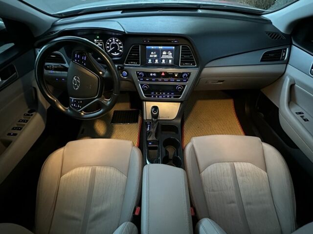 Сірий Хендай Соната, об'ємом двигуна 2 л та пробігом 145 тис. км за 15000 $, фото 2 на Automoto.ua