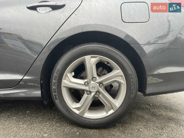 Серый Хендай Соната, объемом двигателя 2 л и пробегом 192 тыс. км за 12900 $, фото 58 на Automoto.ua