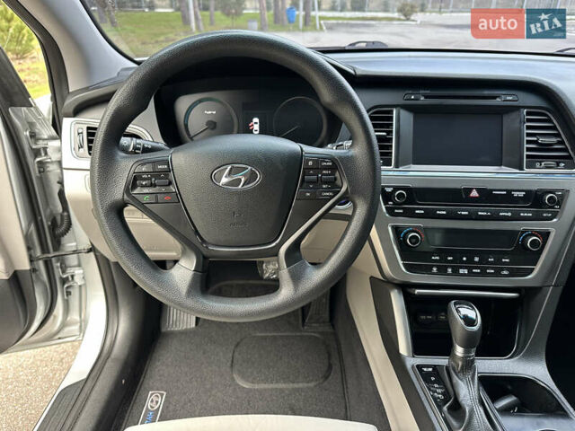 Сірий Хендай Соната, об'ємом двигуна 2 л та пробігом 140 тис. км за 14300 $, фото 33 на Automoto.ua