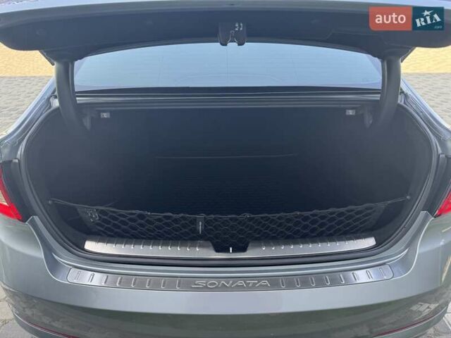 Серый Хендай Соната, объемом двигателя 2.36 л и пробегом 89 тыс. км за 14200 $, фото 5 на Automoto.ua