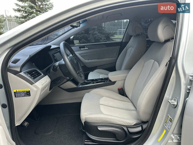 Сірий Хендай Соната, об'ємом двигуна 2 л та пробігом 140 тис. км за 14300 $, фото 24 на Automoto.ua