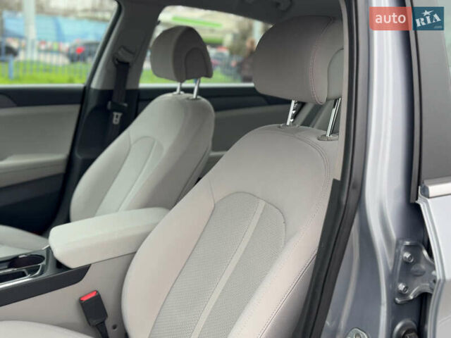 Сірий Хендай Соната, об'ємом двигуна 2.4 л та пробігом 167 тис. км за 8900 $, фото 38 на Automoto.ua