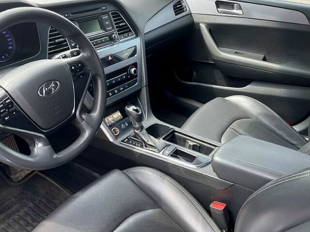 Серый Хендай Соната, объемом двигателя 2 л и пробегом 360 тыс. км за 9770 $, фото 4 на Automoto.ua