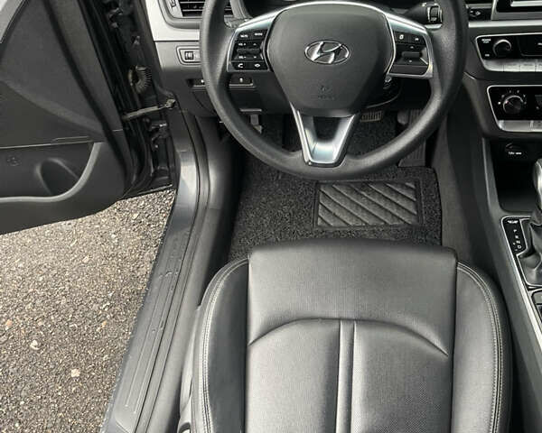 Серый Хендай Соната, объемом двигателя 2 л и пробегом 192 тыс. км за 12900 $, фото 29 на Automoto.ua