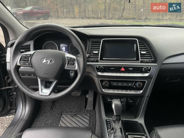 Серый Хендай Соната, объемом двигателя 2 л и пробегом 192 тыс. км за 12900 $, фото 24 на Automoto.ua