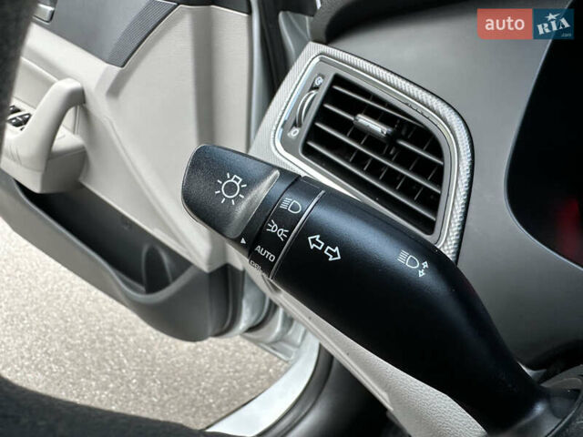 Сірий Хендай Соната, об'ємом двигуна 2 л та пробігом 140 тис. км за 14300 $, фото 36 на Automoto.ua