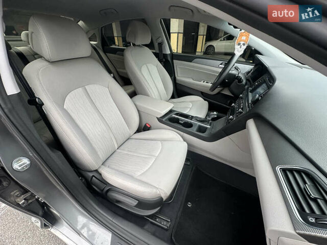 Серый Хендай Соната, объемом двигателя 2 л и пробегом 86 тыс. км за 14999 $, фото 37 на Automoto.ua