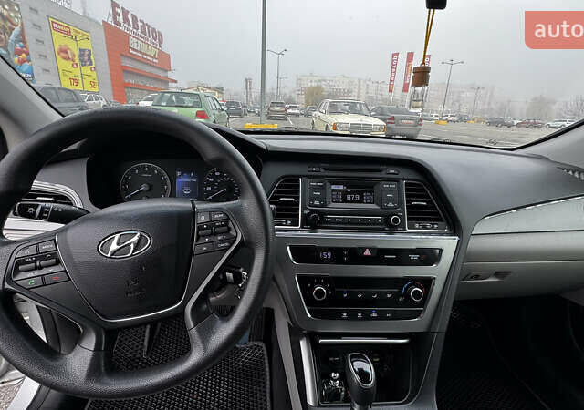 Серый Хендай Соната, объемом двигателя 2.36 л и пробегом 187 тыс. км за 9500 $, фото 16 на Automoto.ua
