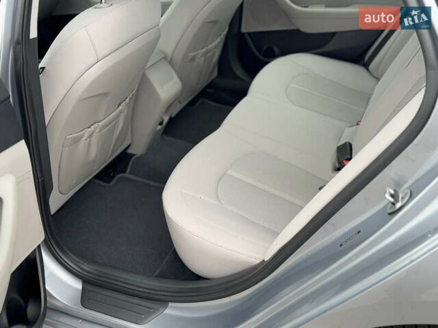 Сірий Хендай Соната, об'ємом двигуна 2.4 л та пробігом 167 тис. км за 8900 $, фото 40 на Automoto.ua