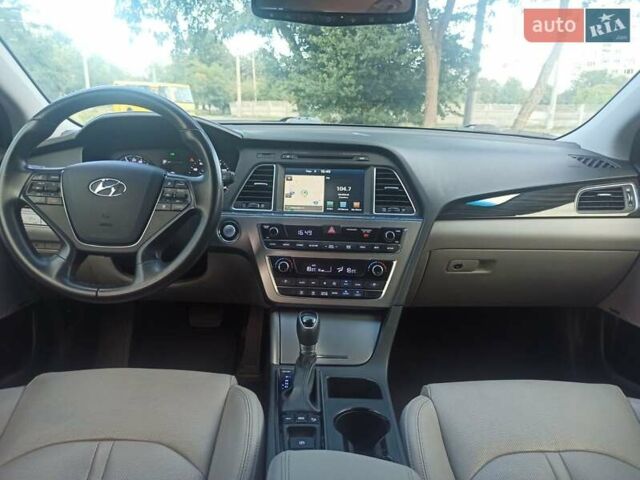 Сірий Хендай Соната, об'ємом двигуна 2 л та пробігом 116 тис. км за 14300 $, фото 13 на Automoto.ua