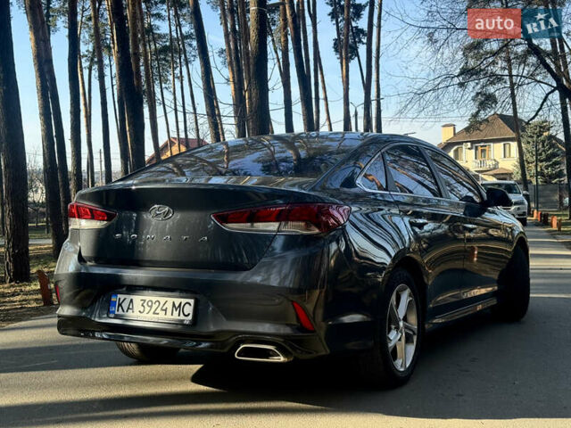 Серый Хендай Соната, объемом двигателя 2 л и пробегом 279 тыс. км за 13600 $, фото 2 на Automoto.ua