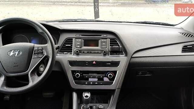 Серый Хендай Соната, объемом двигателя 2 л и пробегом 349 тыс. км за 12300 $, фото 8 на Automoto.ua