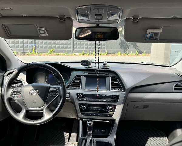 Серый Хендай Соната, объемом двигателя 2.36 л и пробегом 280 тыс. км за 10500 $, фото 13 на Automoto.ua