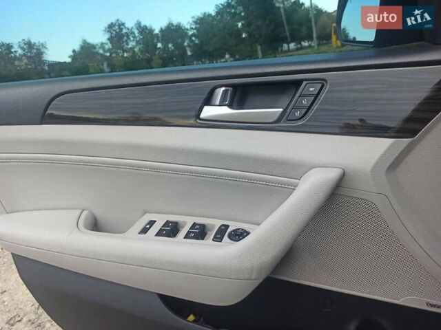 Сірий Хендай Соната, об'ємом двигуна 2 л та пробігом 116 тис. км за 14300 $, фото 18 на Automoto.ua