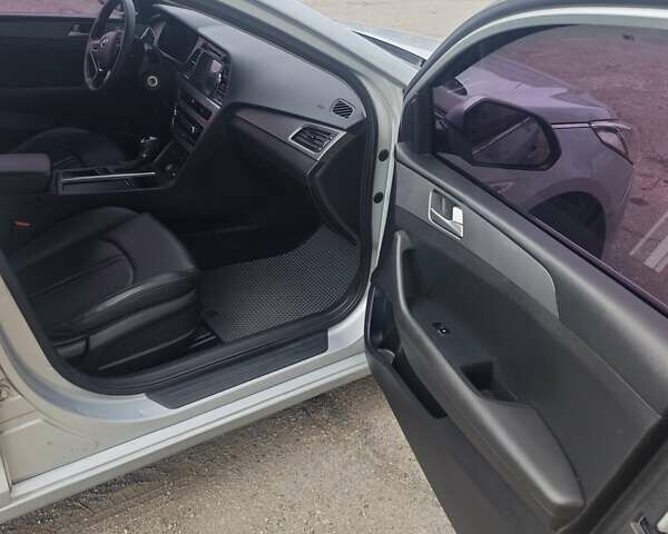 Серый Хендай Соната, объемом двигателя 2 л и пробегом 227 тыс. км за 11500 $, фото 6 на Automoto.ua