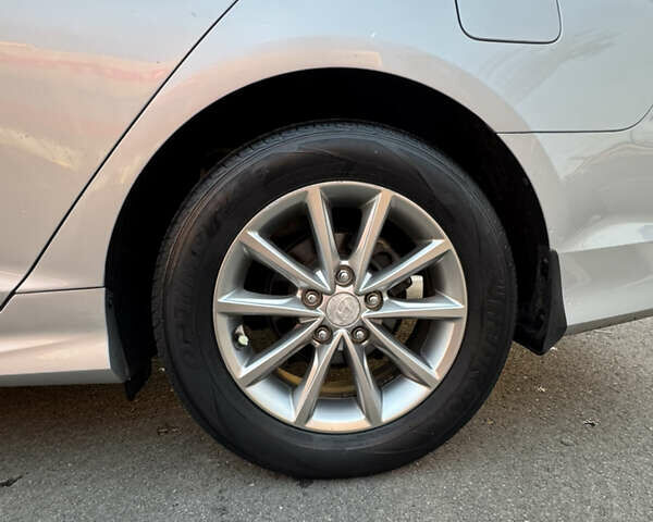 Хендай Соната 2017 в Киеве на Automoto.ua Серый Хендай Соната, объемом двигателя 2 л и пробегом 338 тыс. км за 12700 $, фото 11 на Automoto.ua