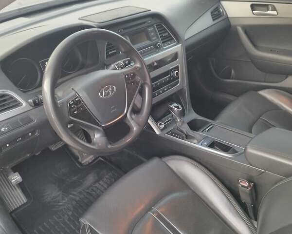 Серый Хендай Соната, объемом двигателя 2 л и пробегом 337 тыс. км за 10900 $, фото 2 на Automoto.ua