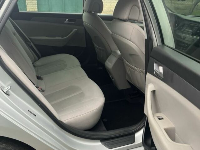 Сірий Хендай Соната, об'ємом двигуна 2.4 л та пробігом 124 тис. км за 12499 $, фото 4 на Automoto.ua