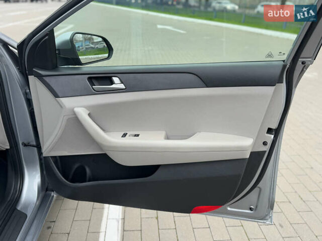 Сірий Хендай Соната, об'ємом двигуна 2.4 л та пробігом 167 тис. км за 8900 $, фото 51 на Automoto.ua