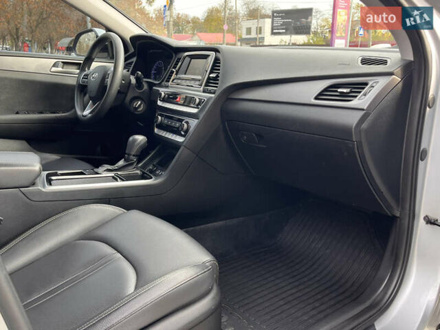 Серый Хендай Соната, объемом двигателя 2 л и пробегом 165 тыс. км за 12900 $, фото 44 на Automoto.ua