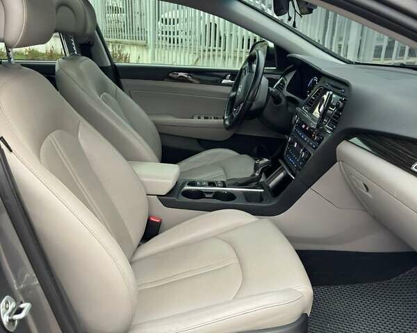 Серый Хендай Соната, объемом двигателя 2 л и пробегом 135 тыс. км за 14950 $, фото 14 на Automoto.ua