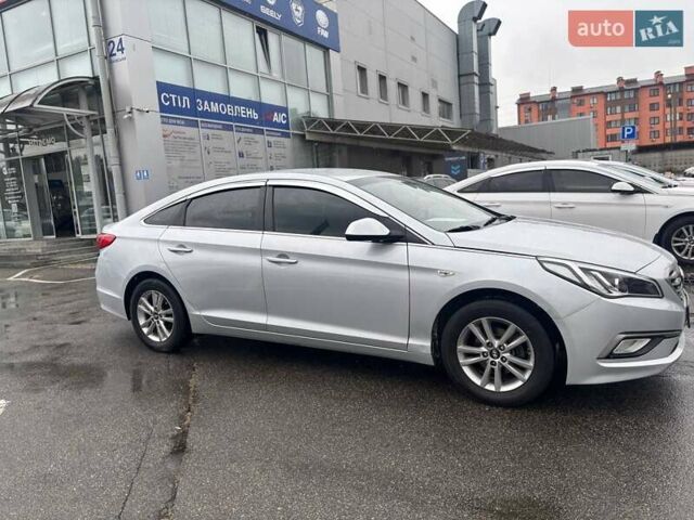 Серый Хендай Соната, объемом двигателя 2 л и пробегом 397 тыс. км за 9990 $, фото 6 на Automoto.ua