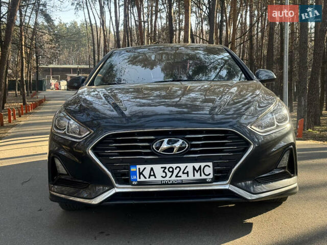 Серый Хендай Соната, объемом двигателя 2 л и пробегом 279 тыс. км за 13600 $, фото 10 на Automoto.ua