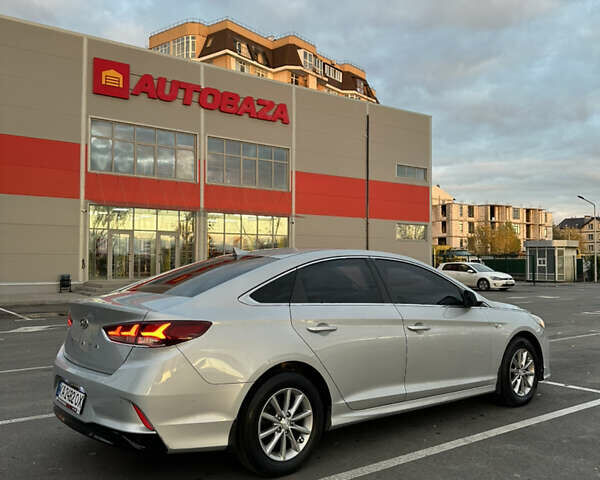 Хендай Соната 2017 в Киеве на Automoto.ua Серый Хендай Соната, объемом двигателя 2 л и пробегом 338 тыс. км за 12700 $, фото 6 на Automoto.ua