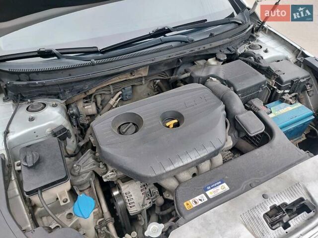 Серый Хендай Соната, объемом двигателя 2 л и пробегом 374 тыс. км за 9300 $, фото 16 на Automoto.ua