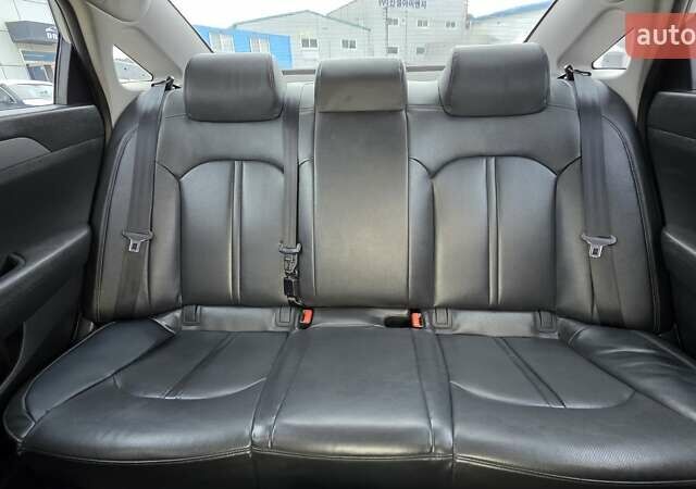 Сірий Хендай Соната, об'ємом двигуна 2 л та пробігом 384 тис. км за 10990 $, фото 11 на Automoto.ua