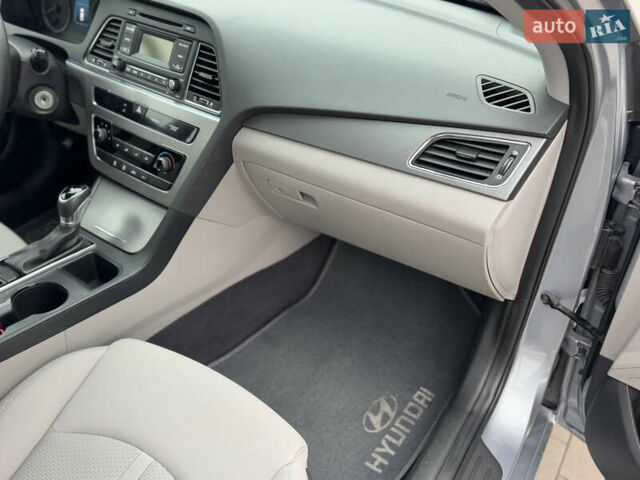 Сірий Хендай Соната, об'ємом двигуна 2.4 л та пробігом 167 тис. км за 8900 $, фото 55 на Automoto.ua