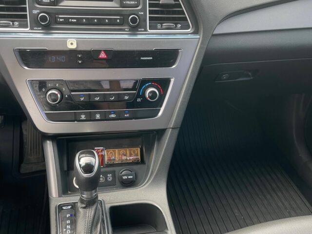 Серый Хендай Соната, объемом двигателя 2 л и пробегом 360 тыс. км за 8450 $, фото 8 на Automoto.ua