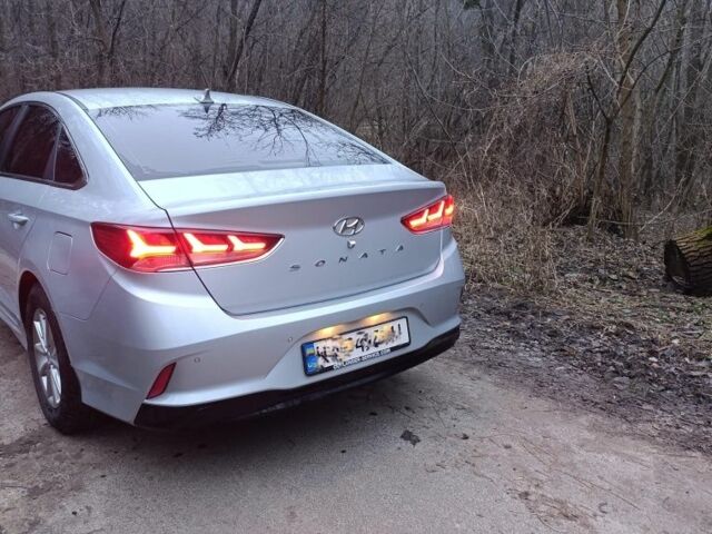 Серый Хендай Соната, объемом двигателя 0 л и пробегом 173 тыс. км за 309 $, фото 3 на Automoto.ua