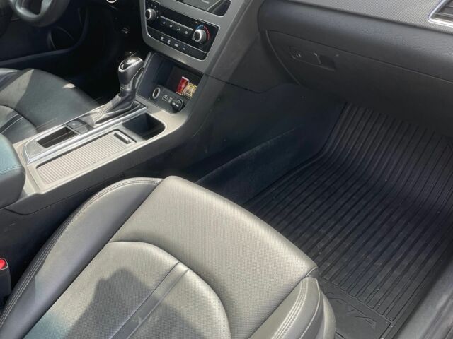 Серый Хендай Соната, объемом двигателя 2 л и пробегом 360 тыс. км за 8450 $, фото 9 на Automoto.ua