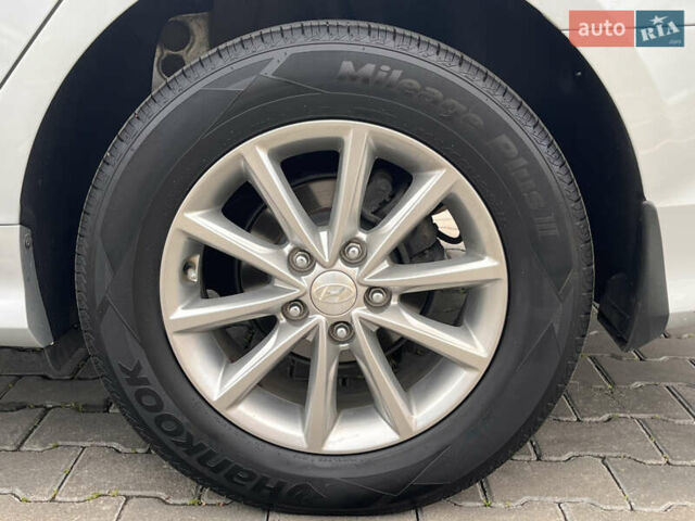 Серый Хендай Соната, объемом двигателя 2 л и пробегом 165 тыс. км за 12900 $, фото 27 на Automoto.ua